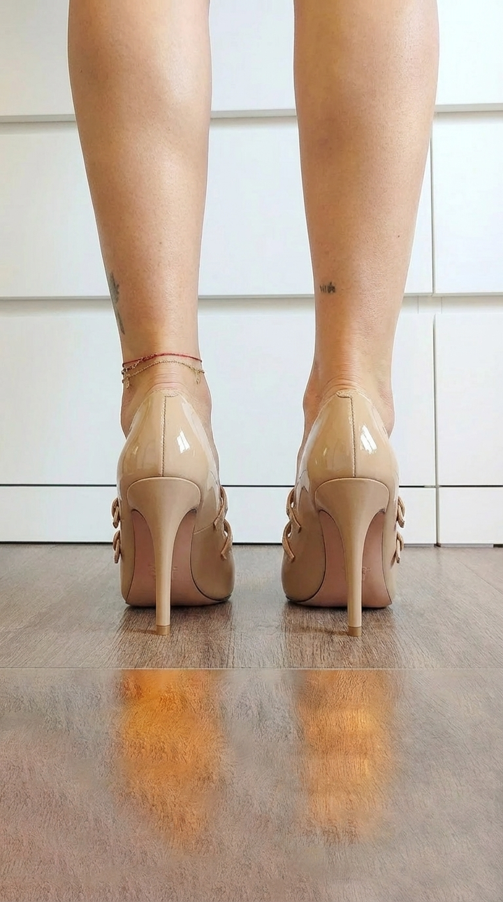DÉCOLLETÉ À DOUBLE BRACELET