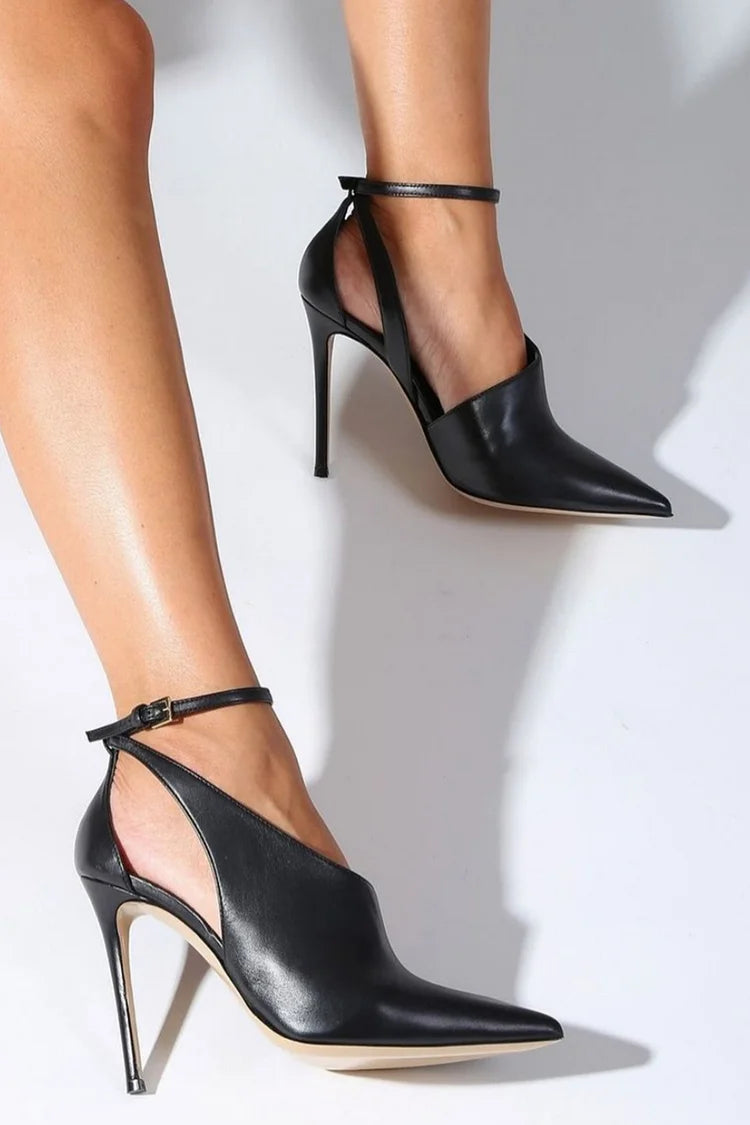 DÉCOLLETÉ À POINTE AVEC BRACELET