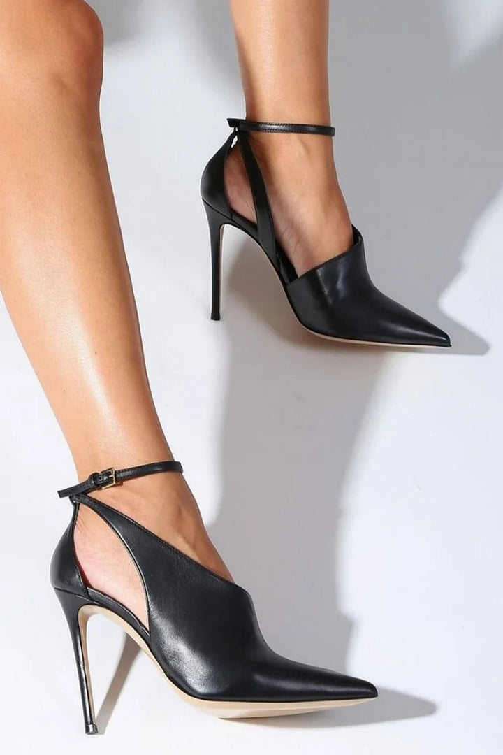 DÉCOLLETÉ À POINTE AVEC BRACELET