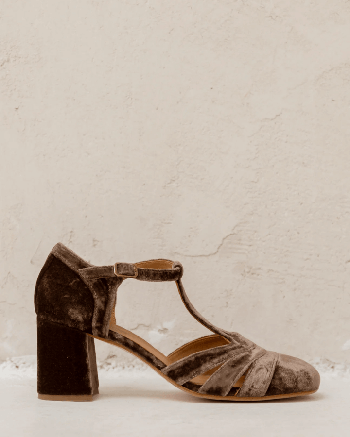 CHAUSSURE AVEC BRIDE EN T ET TALON STABLE