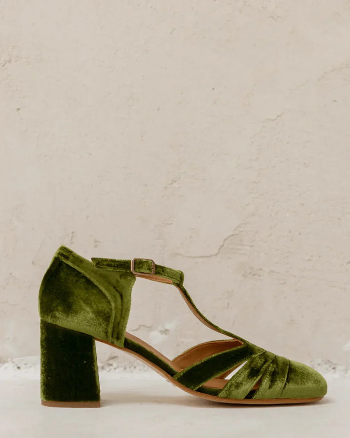 CHAUSSURE AVEC BRIDE EN T ET TALON STABLE