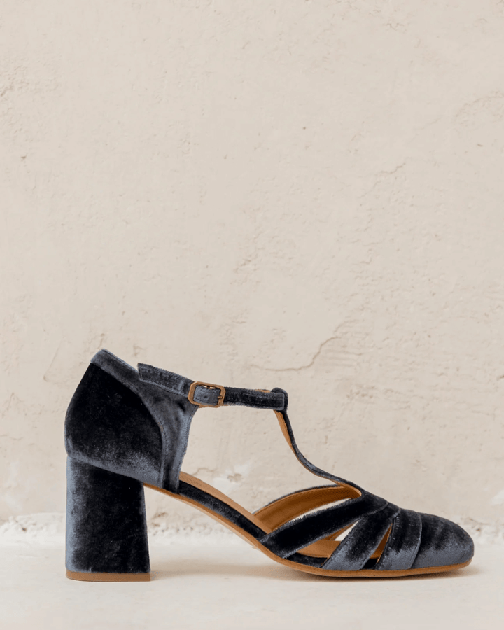 CHAUSSURE AVEC BRIDE EN T ET TALON STABLE