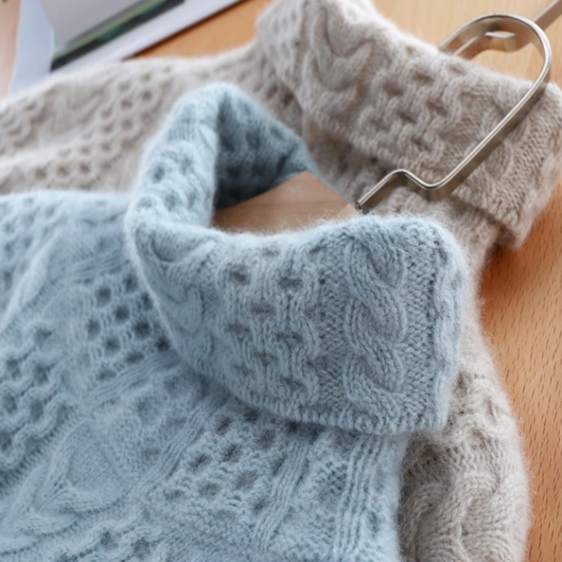 Lucie – Pull en couture avec col roulé