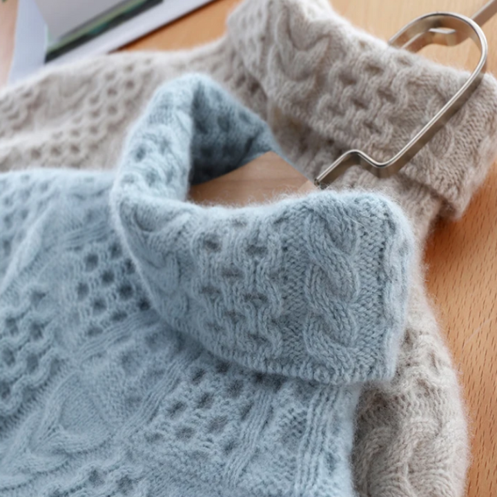 Lucie – Pull en couture avec col roulé