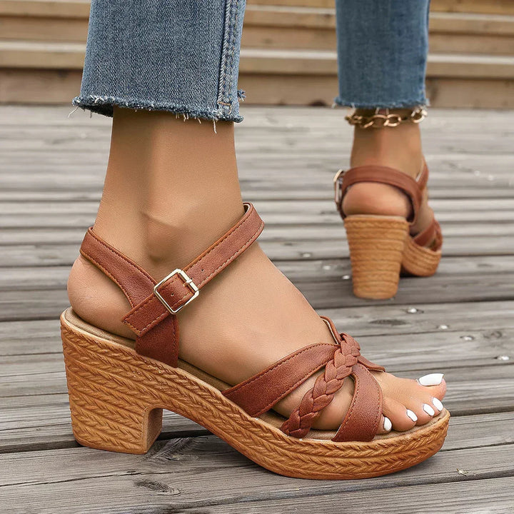SANDALS À TALONS TRESSÉS