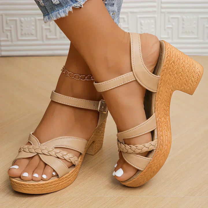 SANDALS À TALONS TRESSÉS
