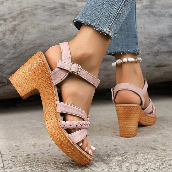 SANDALS À TALONS TRESSÉS