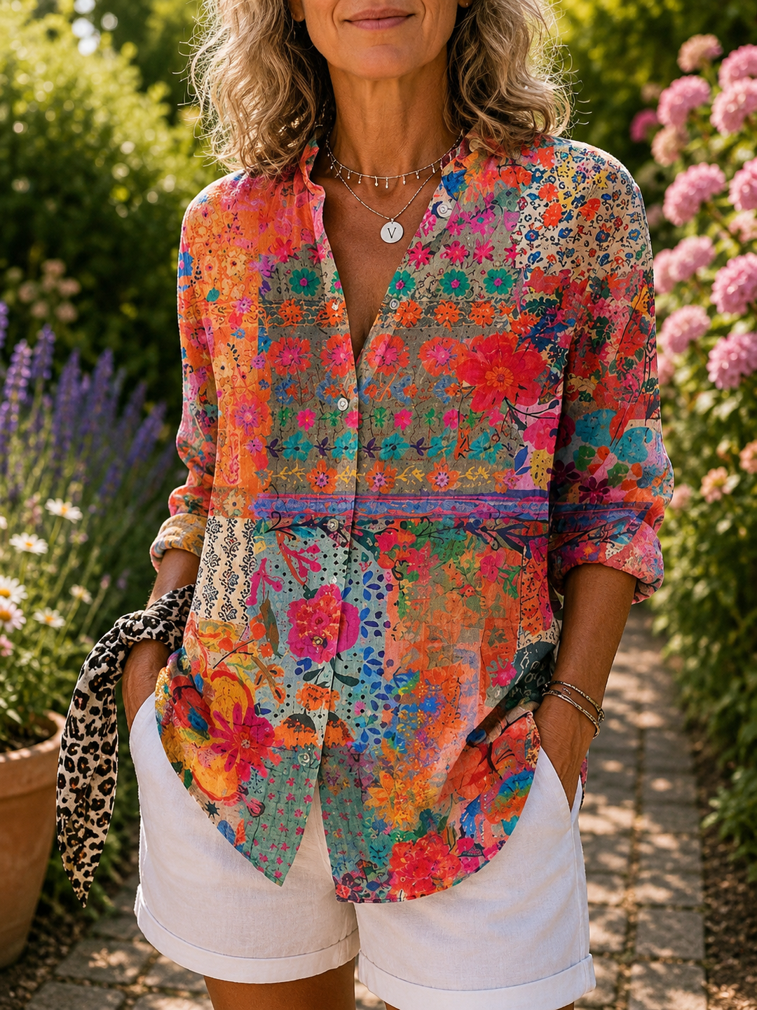 Anica | Blouse Artistique Vibrante avec Boutonnage