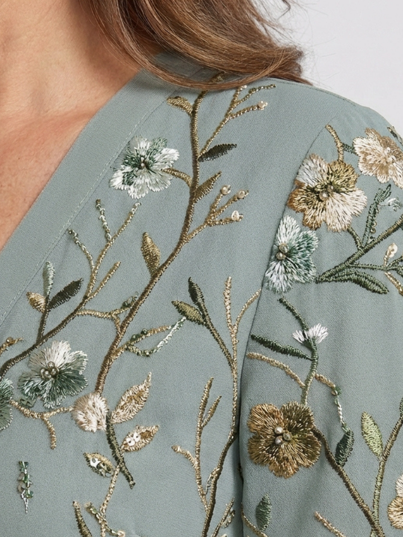 Evadne | Robe Maxi à Encolure V Florale à Manches Courtes