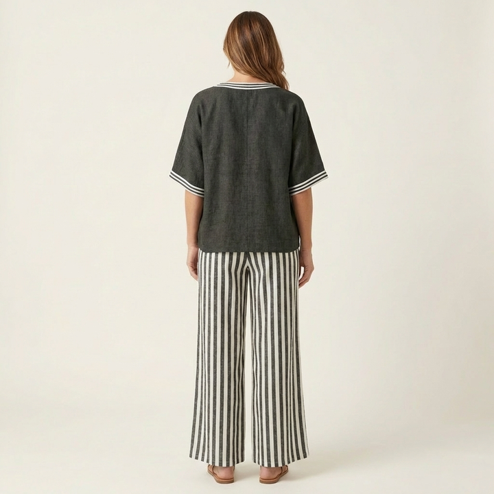 Juliana | Haut Varsity à Col V & Ensemble Pantalon Large Rayé
